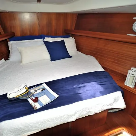 Bed & Boat *