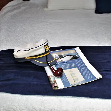 Bed & Boat ספינת מלון