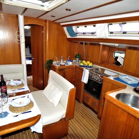Bed & Boat *