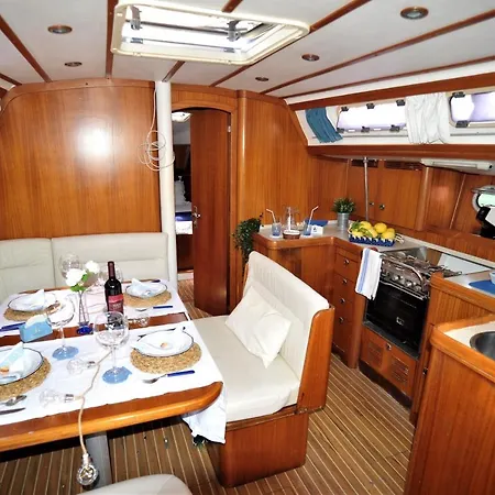 Bed & Boat קליארי