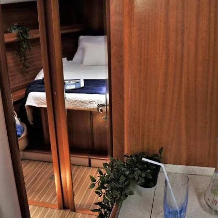 Πλωτό κατάλυμα Bed & Boat *