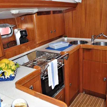 보트호텔 Bed & Boat 칼리아리